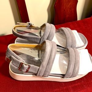 Brand NWT Ugg Lynnden Platform Sandals Size 7